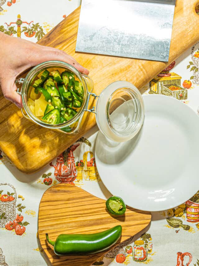 Crispy and Crunchy: How to Pickle Jalapenos and Keep Them Fresh