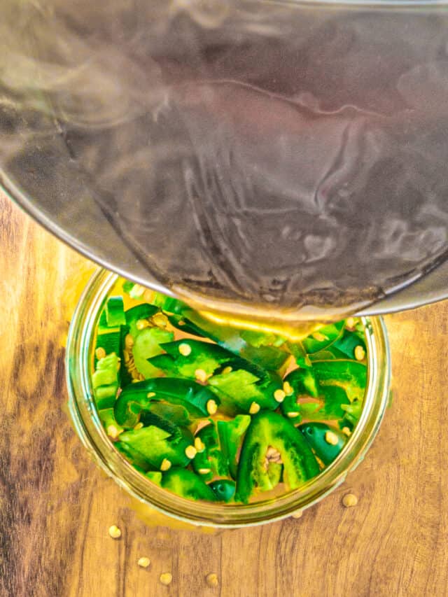 Tangy and Spicy: How to Pickle Jalapenos with ACV